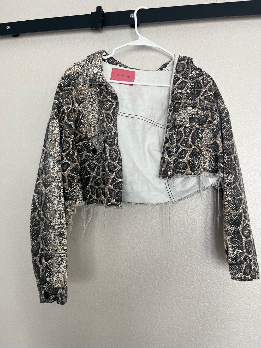 Women’s cropped denim jacket - animal print